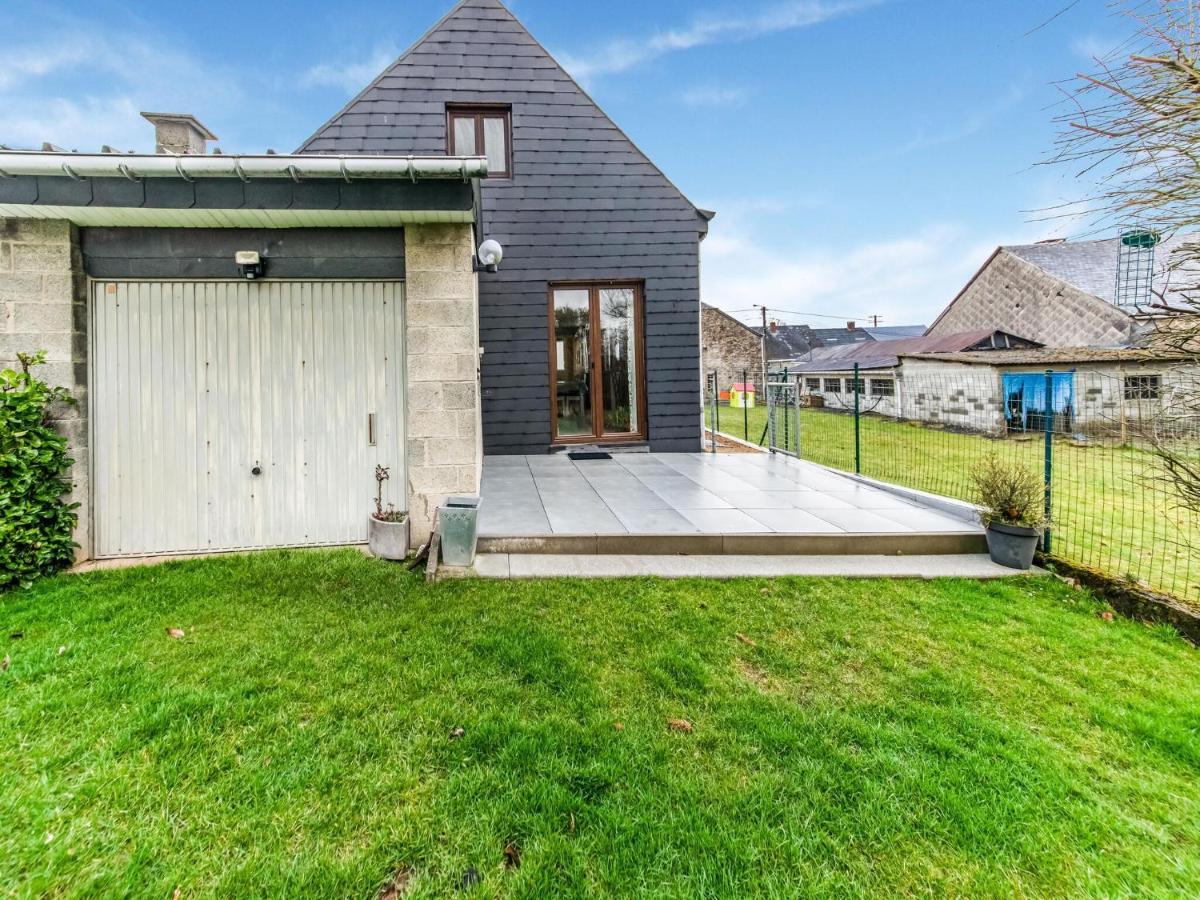 Modern Holiday Home In Lavacherie Sainte-Ode Экстерьер фото